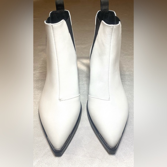 SOLD Acne Studios “Jensen” Chelsea Boots - Picture 4 of 10